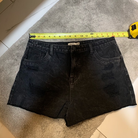 3/$30 Distressed Vintage looking Black denim shorts size 12 - Picture 5 of 6
